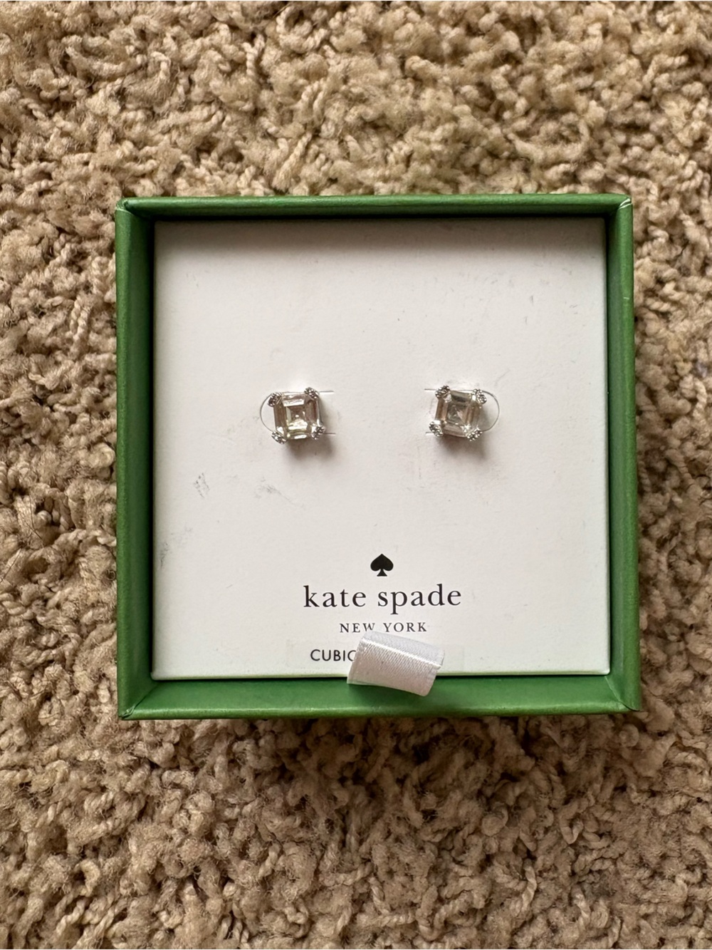 kate spade clear crystal square stud earrings - silver-tone